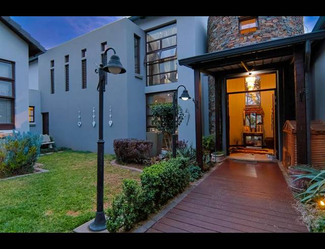 5 BEDROOM HOUSE FOR SALE IN COPPERLEAF ESTATE